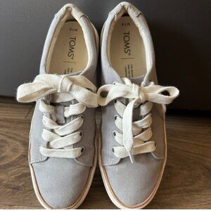 Tom’s canvas lace-up shoes